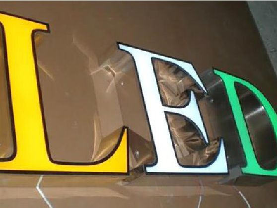 弥勒介绍LED招牌的基础知识。